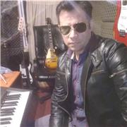 Profesor de guitarra y teclados para principiantes ,tanto para niños,adolescentes, y adultos la enseñanza es de una forma practica y sencilla donde los alumnos aprenderan mas rapido,donde conocerán su instrumento y podran sacar aquellas melodias y cancion